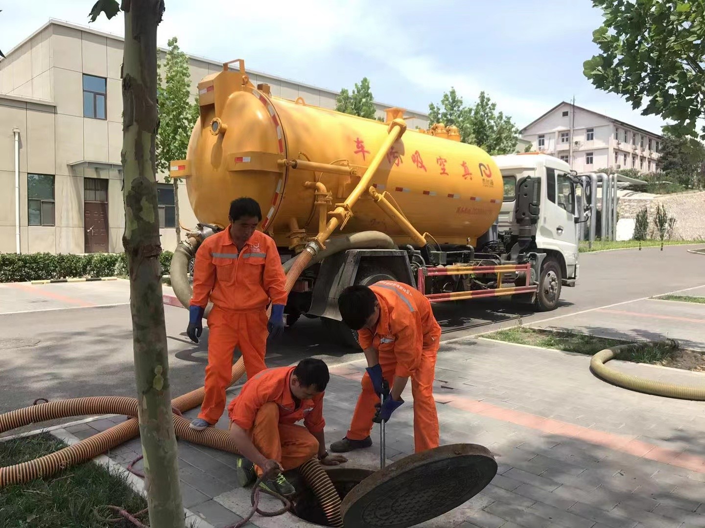 阳东化粪池清理与5-8吨吸粪车施工效率分析